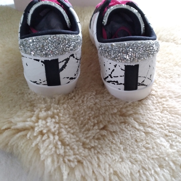 N.I.B. JustFab 'Wyatt' Sneakers - Picture 8 of 12